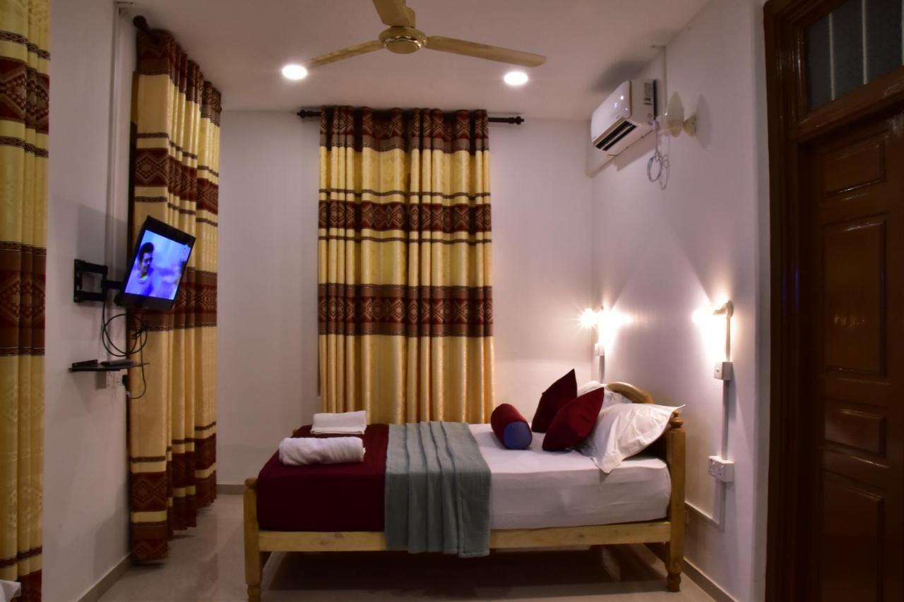 เพนินซูลา โฮเต็ล จาฟนา Hotel ภายนอก รูปภาพ
